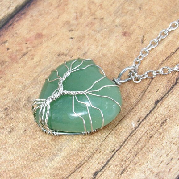 Tree of life heart pendant necklace with green aventurine stone wire wrapped - Picture 10 of 11